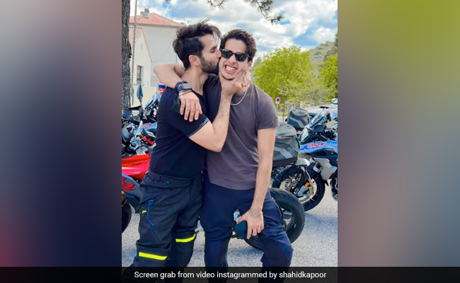 शाहिद कपूर ने भाई इशान खट्टर को क्यूट तस्वीरों और झप्पियों-पप्पियों के साथ किया बर्थडे विश, भाभी बोलीं- आप दुनिया के बेस्ट चाचू हो