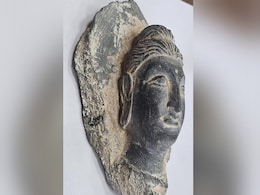 कस्टम अधिकारियों ने विदेशी यात्री के पास से गौतम बुद्ध की प्राचीन मूर्ति की जब्त, जांच जारी  कस्टम अधिकारियों ने विदेशी यात्री के पास से गौतम बुद्ध की प्राचीन मूर्ति की जब्त, जांच जारी