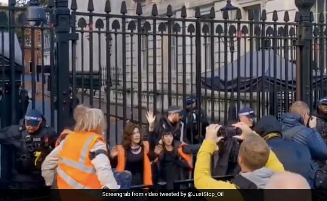 Watch: Climate Protesters Try To Breach London's Downing Street Security