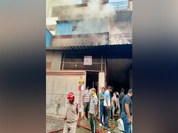 दिल्ली : नरेला की फैक्ट्री में लगी भीषण आग, दमकल की 20 गाड़ियां मौके पर दिल्ली : नरेला की फैक्ट्री में लगी भीषण आग, दमकल की 20 गाड़ियां मौके पर