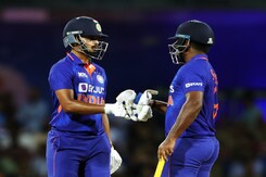 संजू सैमसन को दूसरे वनडे मैच की प्लेइंग इलेवन में नहीं मिली जगह, तो BCCI पर भड़के फैंस संजू सैमसन को दूसरे वनडे मैच की प्लेइंग इलेवन में नहीं मिली जगह, तो BCCI पर भड़के फैंस