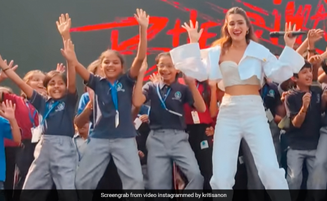 When Kriti Sanon Went From <i>Thumkeshwari</i> To <i>Chhoti Bachchi</i> For <i>Bhediya</i> Promotions