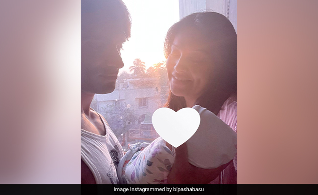 Bipasha Basu And Karan Singh Grover Share First Pic With Daughter Devi