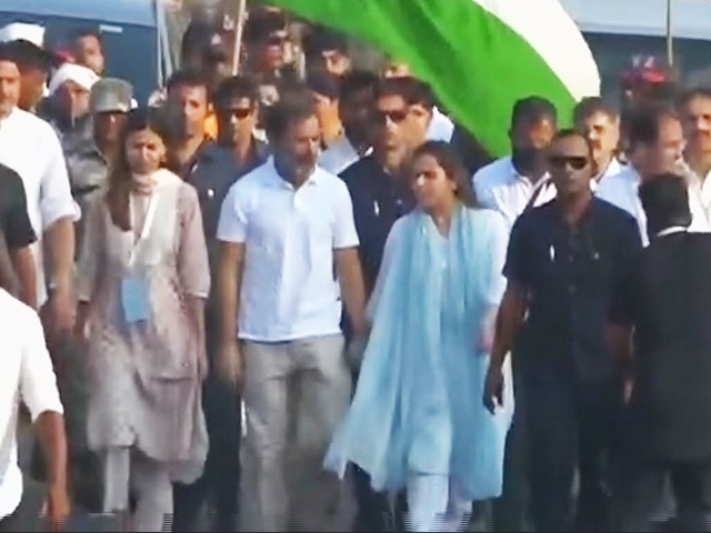 Watch: Supriya Sule Joins <i>Bharat Jodo Yatra</i> In Maharashtra