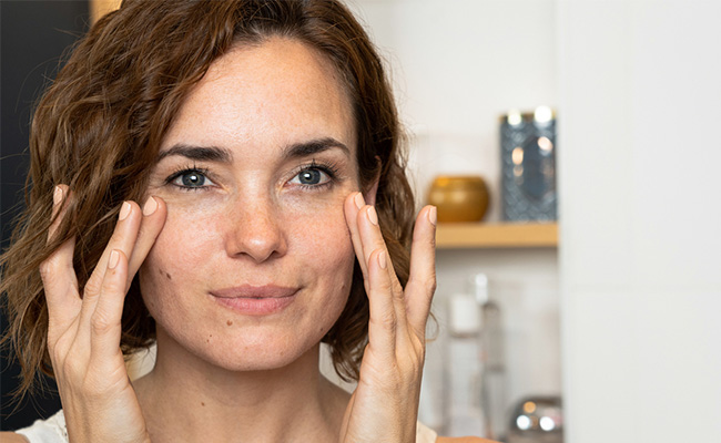 Here's Your Expert-Approved Guide On How To Use Antioxidants According To Your Age