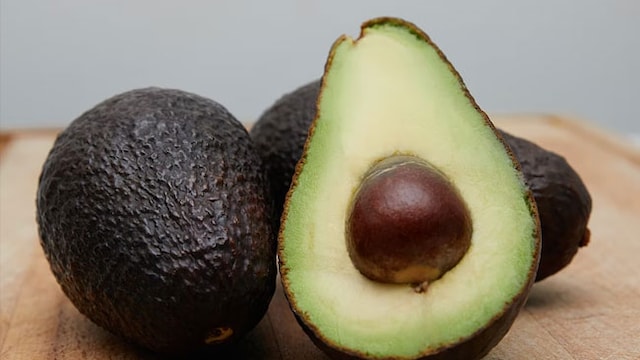 Avocados contain various antioxidants, including carotenoids such as lutein and zeaxanthin