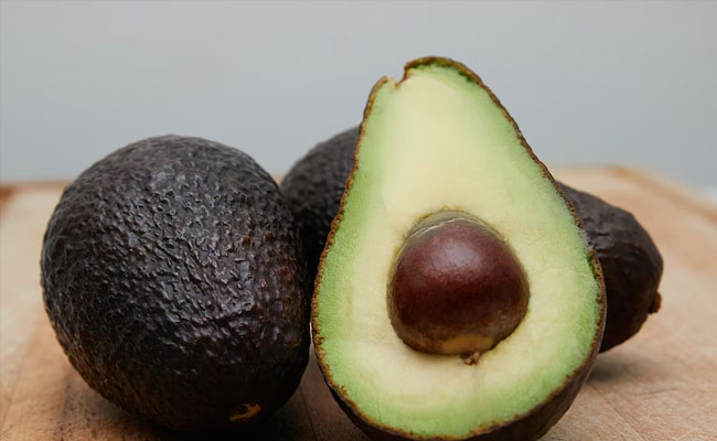 Avocados contain various antioxidants, including carotenoids such as lutein and zeaxanthin