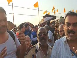वाराणसी में 30 से ज्यादा सैलानियों से भरी नाव डूबी, सभी का रेस्क्यू, 2 की हालत गंभीर वाराणसी में 30 से ज्यादा सैलानियों से भरी नाव डूबी, सभी का रेस्क्यू, 2 की हालत गंभीर