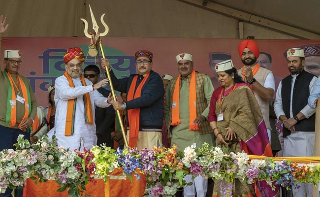 "राजाओं और रानियों की पार्टी है", हिमाचल प्रदेश में अमित शाह ने कांग्रेस पर बोला हमला