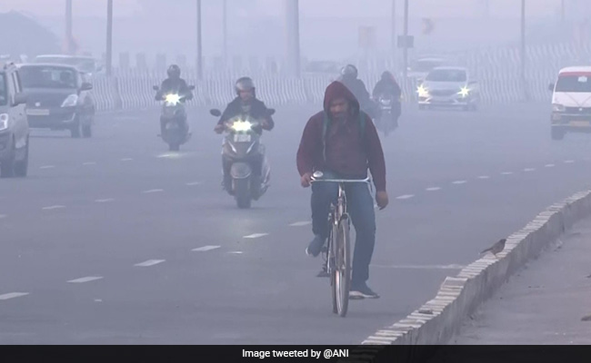 Mercury Dips To 7.9 Degrees Celsius In Delhi, Air Quality Remains "Very Poor"