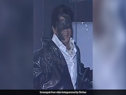 Shah Rukh Khan: जब कृष बनने के चक्कर में हवा में लटक गए शाहरुख, ऋतिक से मांगी मदद Shah Rukh Khan: जब कृष बनने के चक्कर में हवा में लटक गए शाहरुख, ऋतिक से मांगी मदद