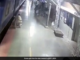 Watch: Alert RPF Official Saves Girl From Getting Crushed Under Train At Kerala Station Watch: Alert RPF Official Saves Girl From Getting Crushed Under Train At Kerala Station