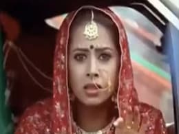 रोती हुई दुल्हन की मां ने की जबरदस्ती विदाई, फिर बेटी ने जो किया देख कर लोगों को आई हंसी    रोती हुई दुल्हन की मां ने की जबरदस्ती विदाई, फिर बेटी ने जो किया देख कर लोगों को आई हंसी