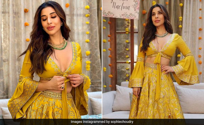 Sophie Choudry's Beautiful Yellow Lehenga Is A Wedding Season Fashion Favourite
