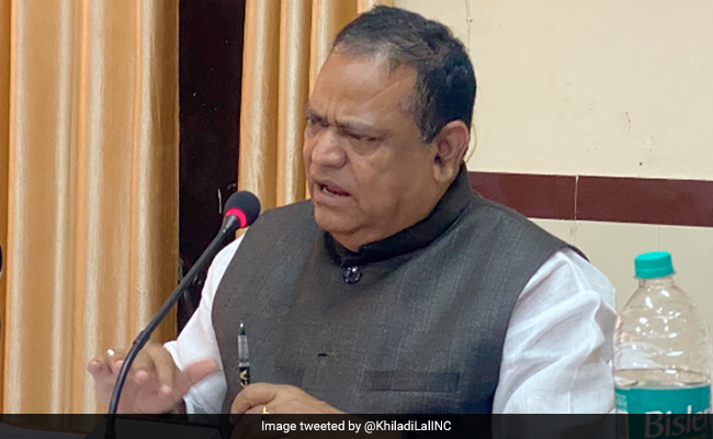 थाने में धरने पर बैठे निर्दलीय प्रत्याशी खिलाड़ी लाल बैरवा, पुलिस पर लगाए ये आरोप