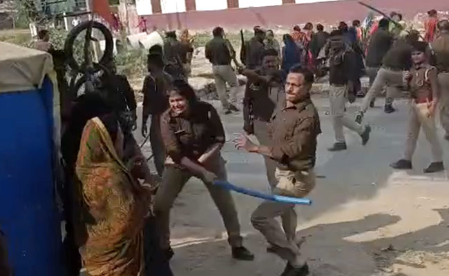 Video: UP Cops Thrash Women, Street Fight, Police Say They Threw Stones