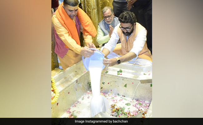 Abhishek Bachchan Visits The Kashi Vishwanath Temple In Varanasi. See Pics