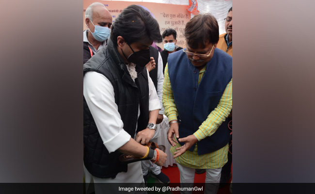 Watch: Jyotiraditya Scindia Helps State Minister Wear Slippers And End Protest