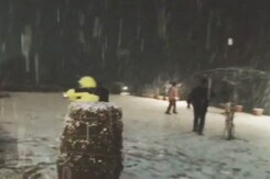Watch: Parts Of Kashmir Receive Fresh Snowfall, Srinagar At -4.8 Degrees Watch: Parts Of Kashmir Receive Fresh Snowfall, Srinagar At -4.8 Degrees