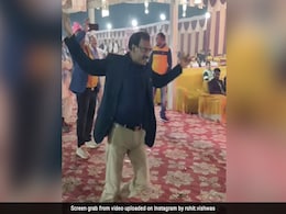 Viral Video: Man Dancing To 'Jimmy Jimmy' Steals The Show At Wedding Viral Video: Man Dancing To 'Jimmy Jimmy' Steals The Show At Wedding