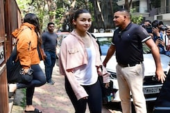 Alia Bhatt Pictured At Yoga Studio With Sister Shaheen Alia Bhatt Pictured At Yoga Studio With Sister Shaheen