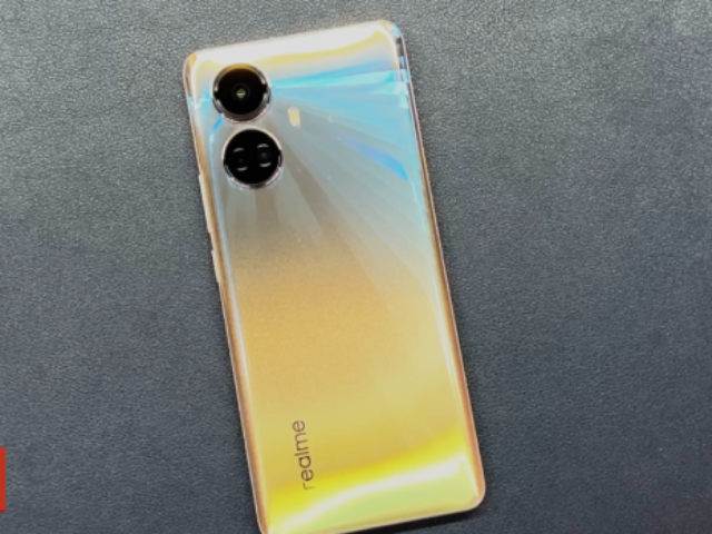 Realme 10 Pro Plus 5G Unboxing And Hands On: कड़क है एकदम!