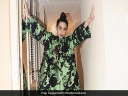 Karisma Kapoor Is "Ready And Steady" For Christmas. Here's Proof Karisma Kapoor Is "Ready And Steady" For Christmas. Here's Proof