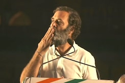 Watch: Rahul Gandhi's Flying Kiss At Red Fort For 'Bharat Jodo' Walkers Watch: Rahul Gandhi's Flying Kiss At Red Fort For 'Bharat Jodo' Walkers