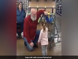 Watch: Little Girl Mistakes Bearded Man In Grocery Store For Santa, He Adorably Plays Along Watch: Little Girl Mistakes Bearded Man In Grocery Store For Santa, He Adorably Plays Along