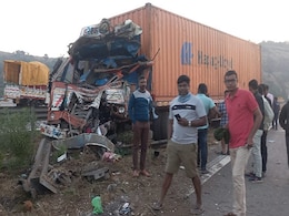 मुंबई: शादी समारोह से लौट रही बस हुई हादसे का शिकार, 1 की मौत, 10 घायल मुंबई: शादी समारोह से लौट रही बस हुई हादसे का शिकार, 1 की मौत, 10 घायल