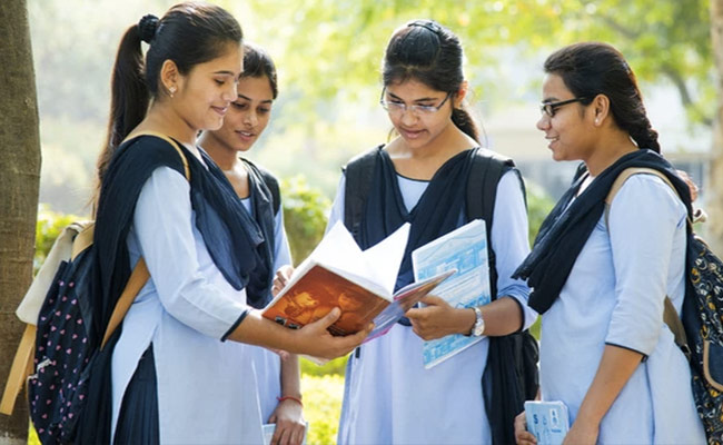 HP Board 10th Result 2025: एचपी बोर्ड 10वीं का रिजल्ट  hpbose.org पर जारी, साइना ठाकुर ने किया टॉप