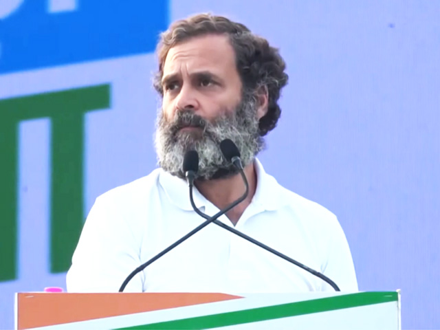 "गरीब बच्चों को अंग्रेजी सीखने से वंचित करने...": BJP पर राहुल गांधी का तंज