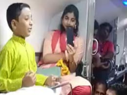 Video: चेन्नई के इस 8 साल के बच्चे ने ट्रेन में गाया शास्त्रीय संगीत, मंत्रमुग्ध हो गए यात्री Video: चेन्नई के इस 8 साल के बच्चे ने ट्रेन में गाया शास्त्रीय संगीत, मंत्रमुग्ध हो गए यात्री