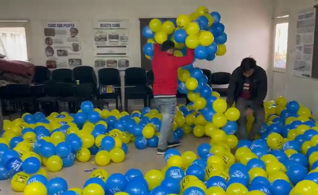 AAP's Balloons Ready, Leaders In A Huddle As Party Nears Win In Delhi Civic Polls