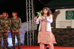 Jai Jawan: Taapsee Pannu And Soldiers Play <i>Dandiya</i> Jai Jawan: Taapsee Pannu And Soldiers Play <i>Dandiya</i>