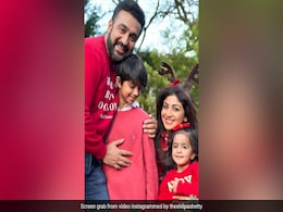 Christmas 2022: Shilpa Shetty's Celebrations With Husband Raj Kundra And Kids Samisha, Viaan Christmas 2022: Shilpa Shetty's Celebrations With Husband Raj Kundra And Kids Samisha, Viaan