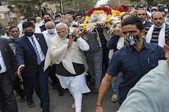 PM मोदी की मां हीराबेन का 99 साल की उम्र में निधन PM मोदी की मां हीराबेन का 99 साल की उम्र में निधन