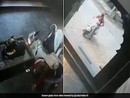 पापा की परी ने स्कूटी स्टार्ट करते ही मंदिर में ऐसी खतरनाक एंट्री मारी, सीधे भगवान के चरणों में जा गिरी! पापा की परी ने स्कूटी स्टार्ट करते ही मंदिर में ऐसी खतरनाक एंट्री मारी, सीधे भगवान के चरणों में जा गिरी!