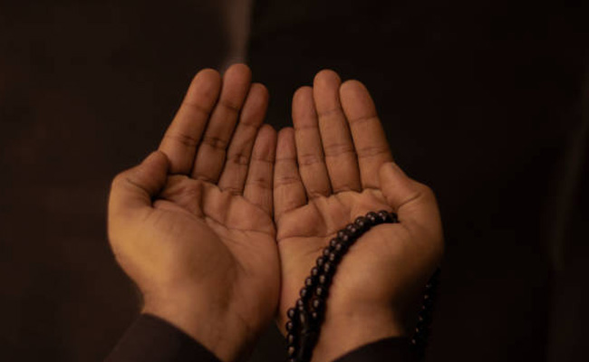 Row After 2 Students Offer Namaz Inside Gujarat Varsity Campus