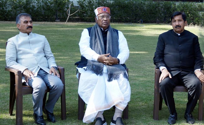 दिल्ली में कांग्रेस अध्यक्ष खरगे से मिले हिमाचल के नए CM सुक्खू, बोले- जनता से किए वायदों को करेंगे पूरा