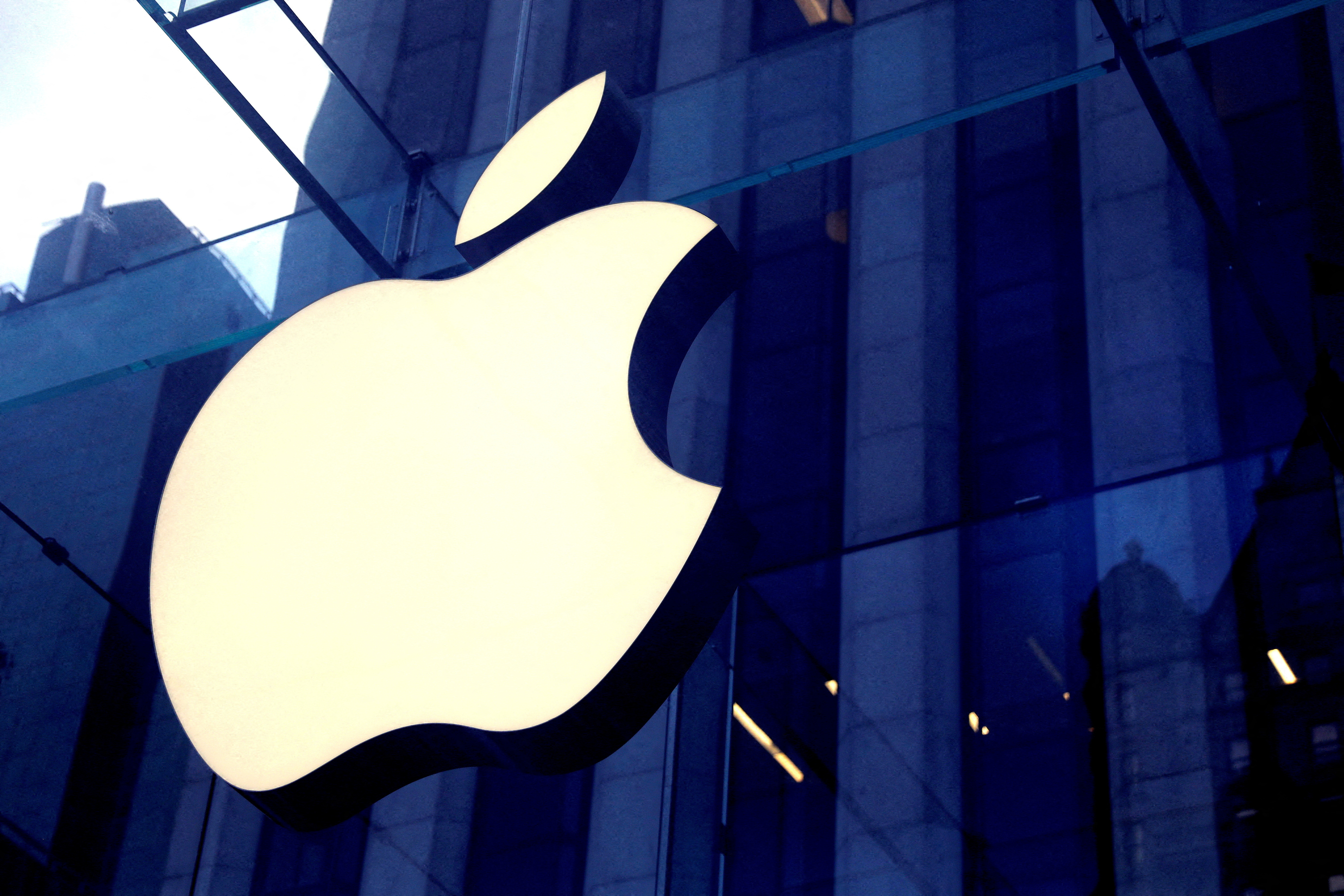 Apple To Take Action Against Staff Who Don't Come To Office 3 Days A Week: Report