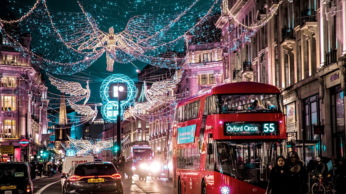 7 Hallmark Christmas Movie Towns To Visit This Winter For A Magical Experience