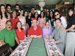 Ranbir-Alia, Karisma, Suhana Khan And Others In Fam-Jam Pics From The Kapoors' Christmas Celebrations Ranbir-Alia, Karisma, Suhana Khan And Others In Fam-Jam Pics From The Kapoors' Christmas Celebrations