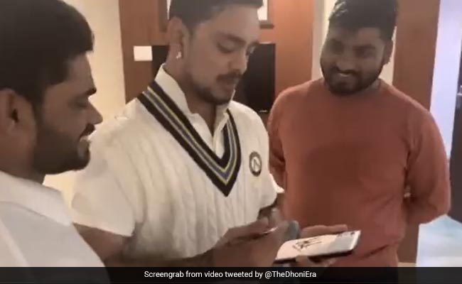 धोनी के सम्मान में जब ईशान किशन ने किया ऐसा, देखें Video