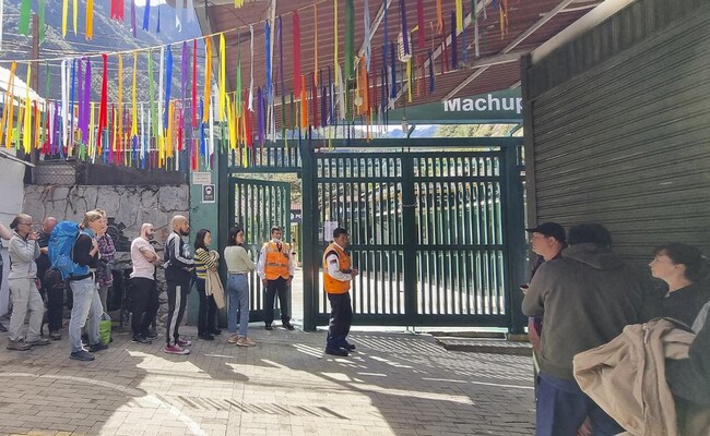 Thousands Of Tourists Stranded Near Machu Picchu In Peru's Deadly Protests