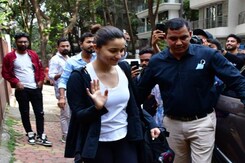 New Mom Alia Bhatt Began Her Day With Yoga New Mom Alia Bhatt Began Her Day With Yoga