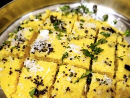 Watch: This Sooji-Besan Dhokla Is Ideal For Light Dinner For Weight Loss