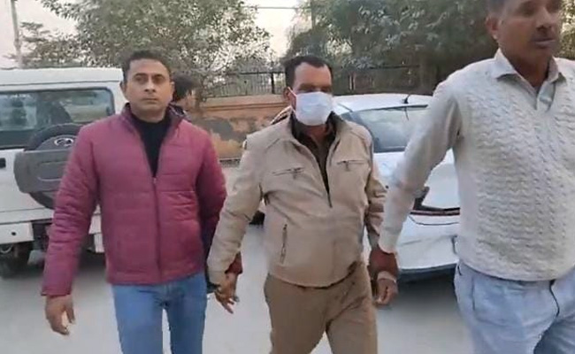 ड्यूटी छोड़कर घूस लेने फरीदाबाद पहुंचा दारोगा, विजिलेंस टीम ने पकड़ा रंगेहाथ