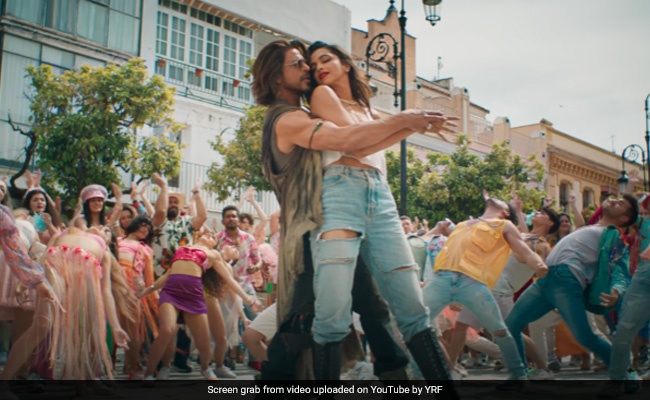 <i>Pathaan</i> Song <i>Jhoome Jo Pathaan</i>: When Deepika Padukone, Shah Rukh Khan Dance, So Does Everyone Else