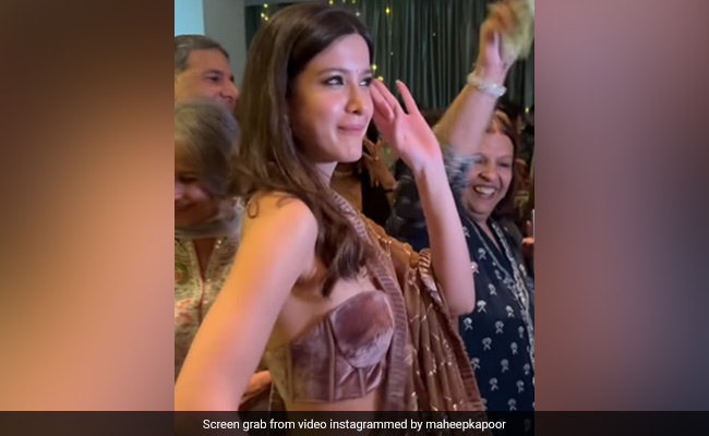 Just Shanaya Kapoor Dancing To <i>Dhol</i> Beats Like No One's Watching